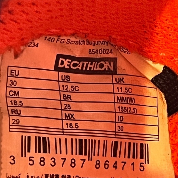 Ground soccer cleats burgundy/orange - kids
Size 12.5c - Picture 7 of 7